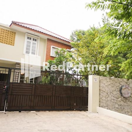 Hotel Fazza Syariah Mitra Reddoorz Jakarta Exterior foto