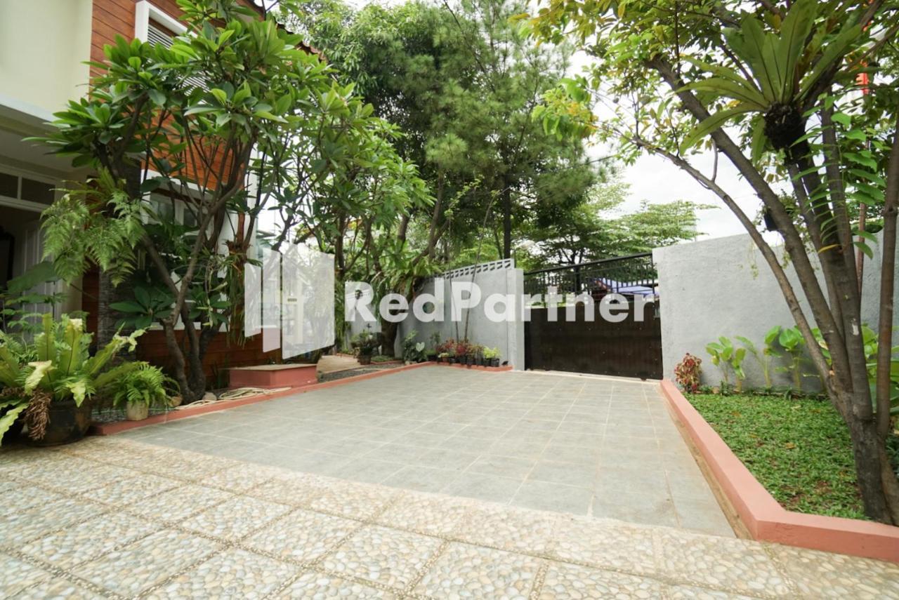 Hotel Fazza Syariah Mitra Reddoorz Jakarta Exterior foto
