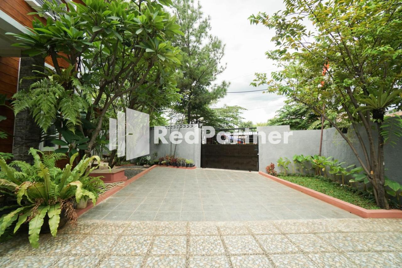 Hotel Fazza Syariah Mitra Reddoorz Jakarta Exterior foto