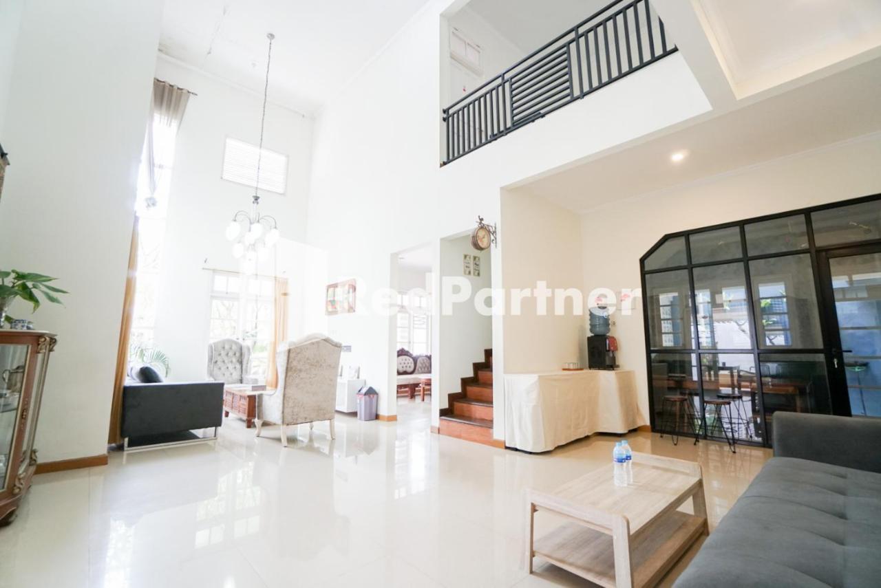 Hotel Fazza Syariah Mitra Reddoorz Jakarta Exterior foto