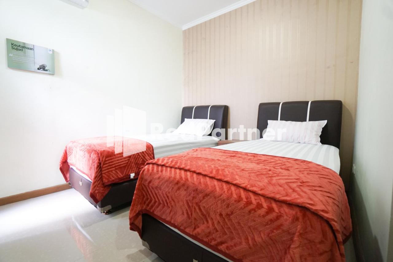 Hotel Fazza Syariah Mitra Reddoorz Jakarta Exterior foto