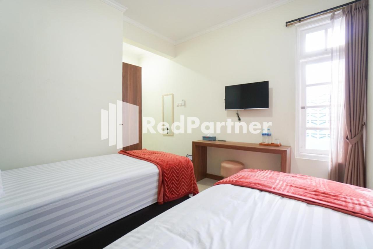 Hotel Fazza Syariah Mitra Reddoorz Jakarta Exterior foto