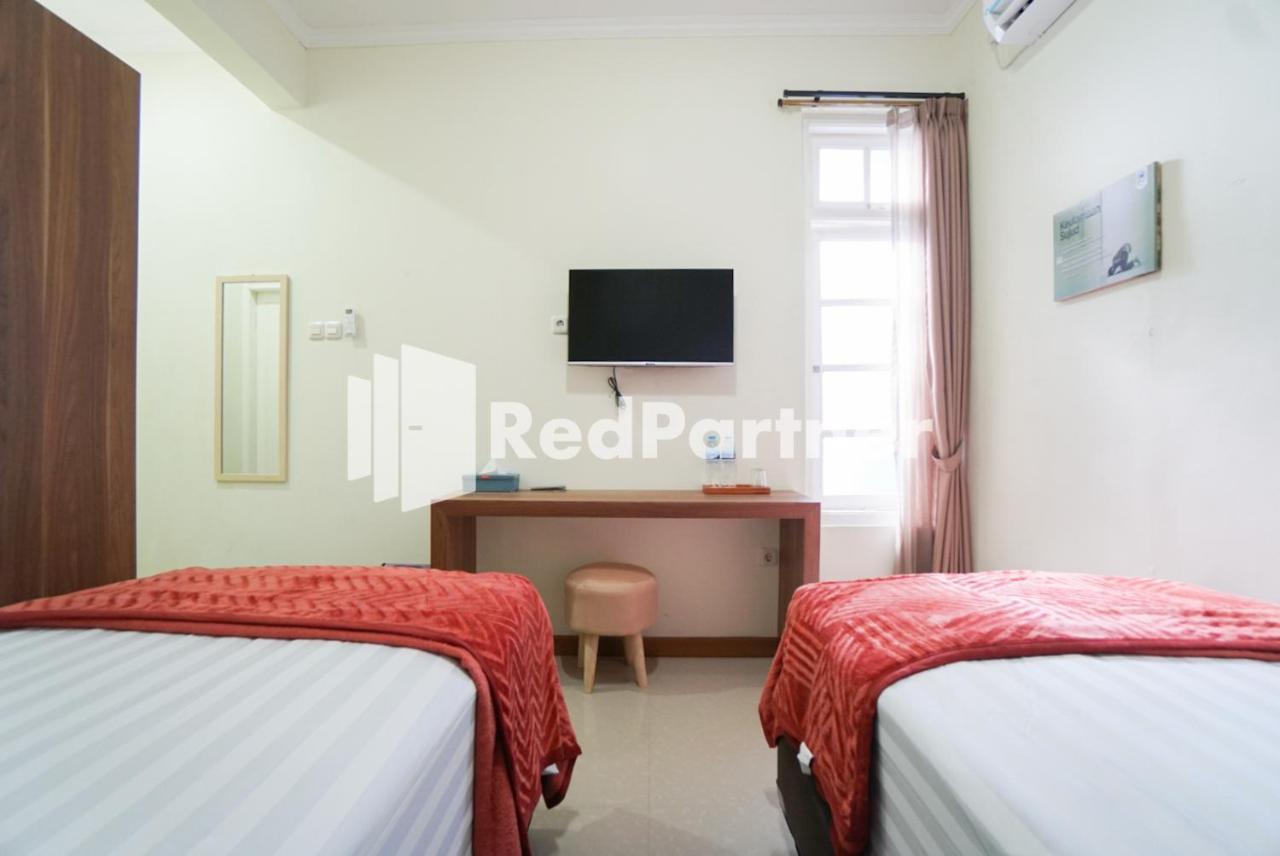 Hotel Fazza Syariah Mitra Reddoorz Jakarta Exterior foto
