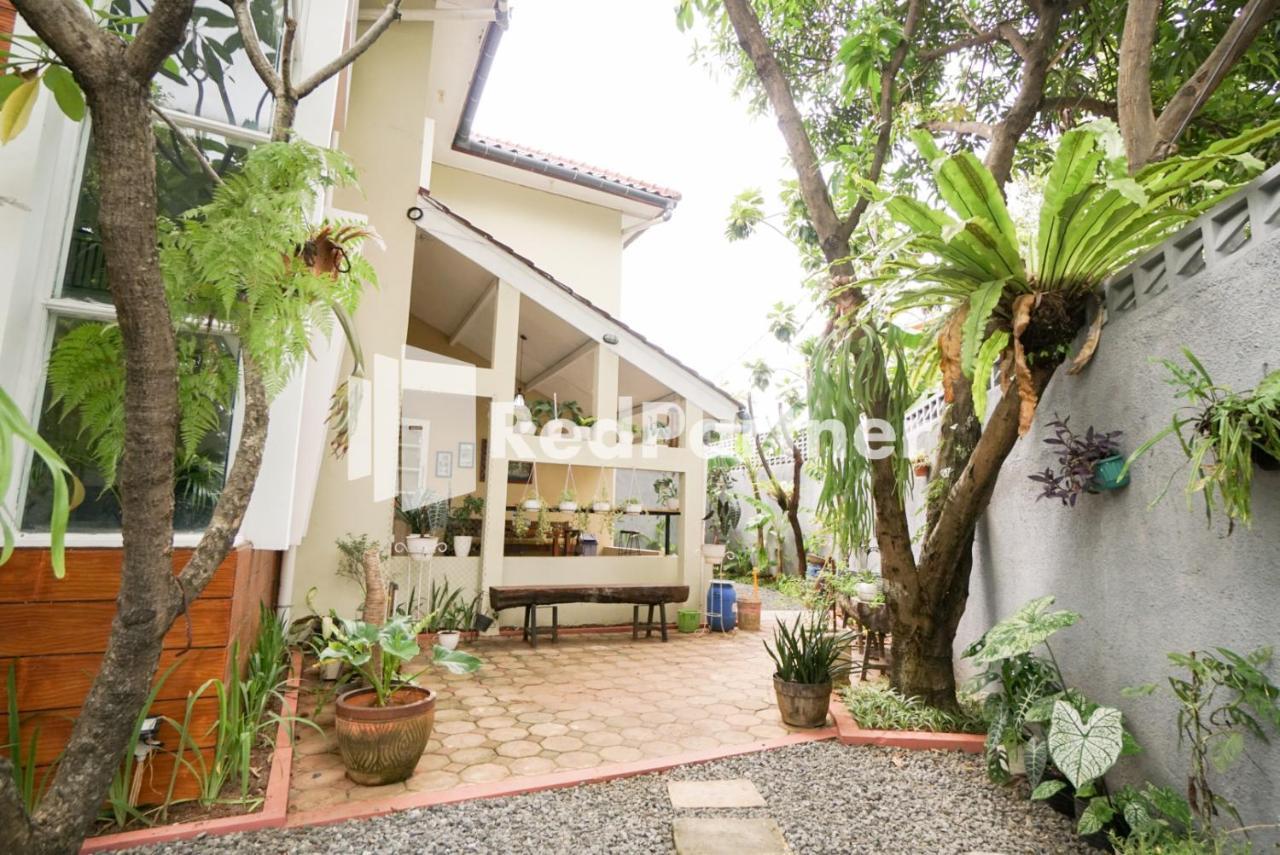 Hotel Fazza Syariah Mitra Reddoorz Jakarta Exterior foto